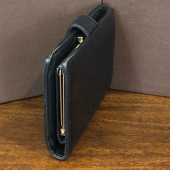 CHANEL Caviar Skin CC Logo Black Bifold Kiss Lock Wallet 3-1/2”x4-1/2” Authentic - Picture 5 of 17